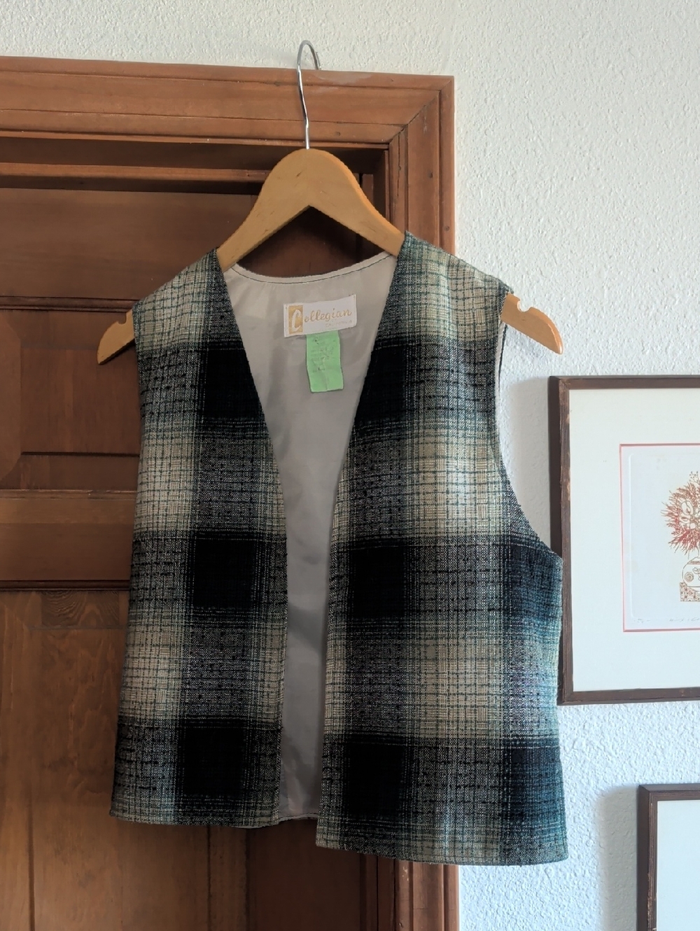 Plaid Sleeveless Vest in Black and Cream